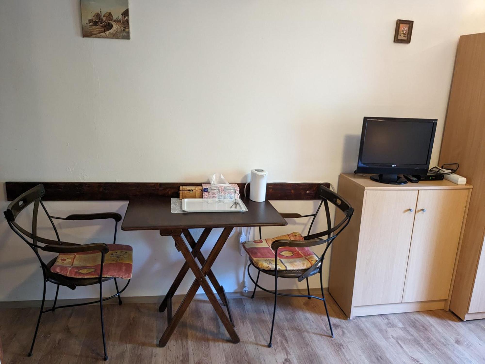 Bed And Breakfast Tvrz Velká Bukovina Eksteriør billede