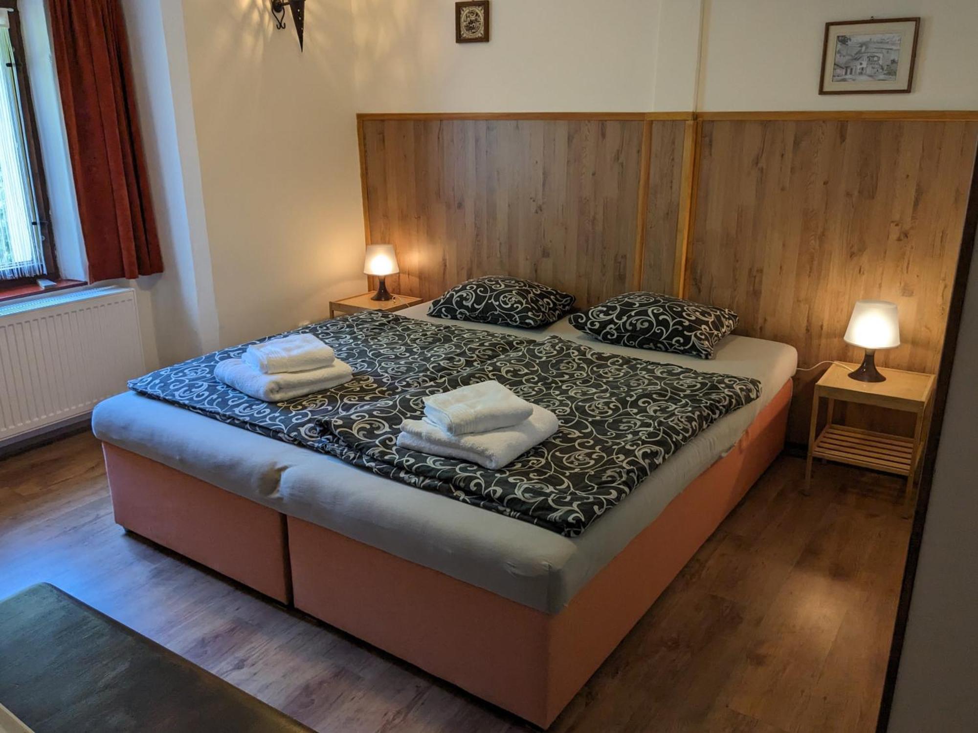 Bed And Breakfast Tvrz Velká Bukovina Eksteriør billede