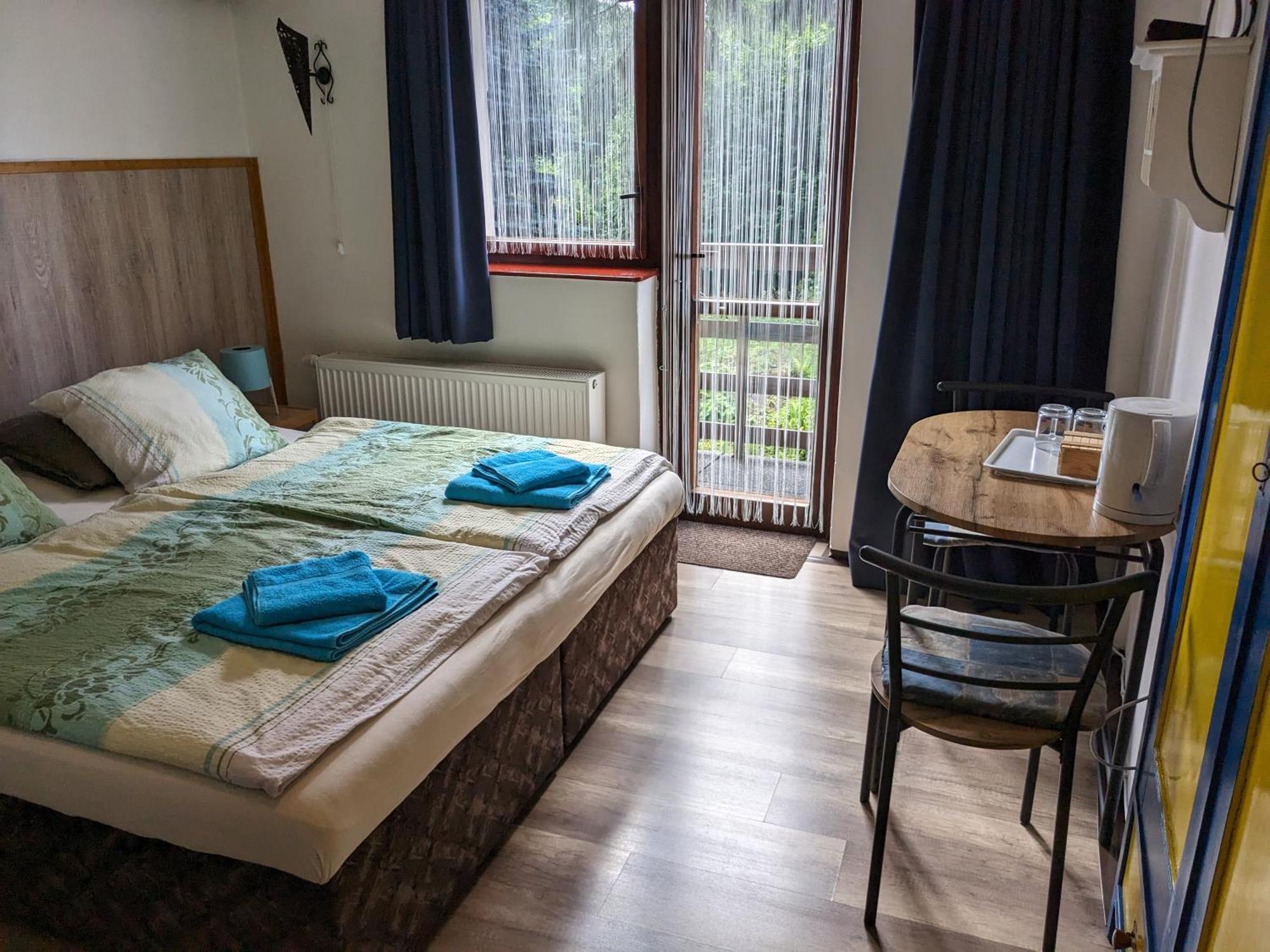 Bed And Breakfast Tvrz Velká Bukovina Eksteriør billede