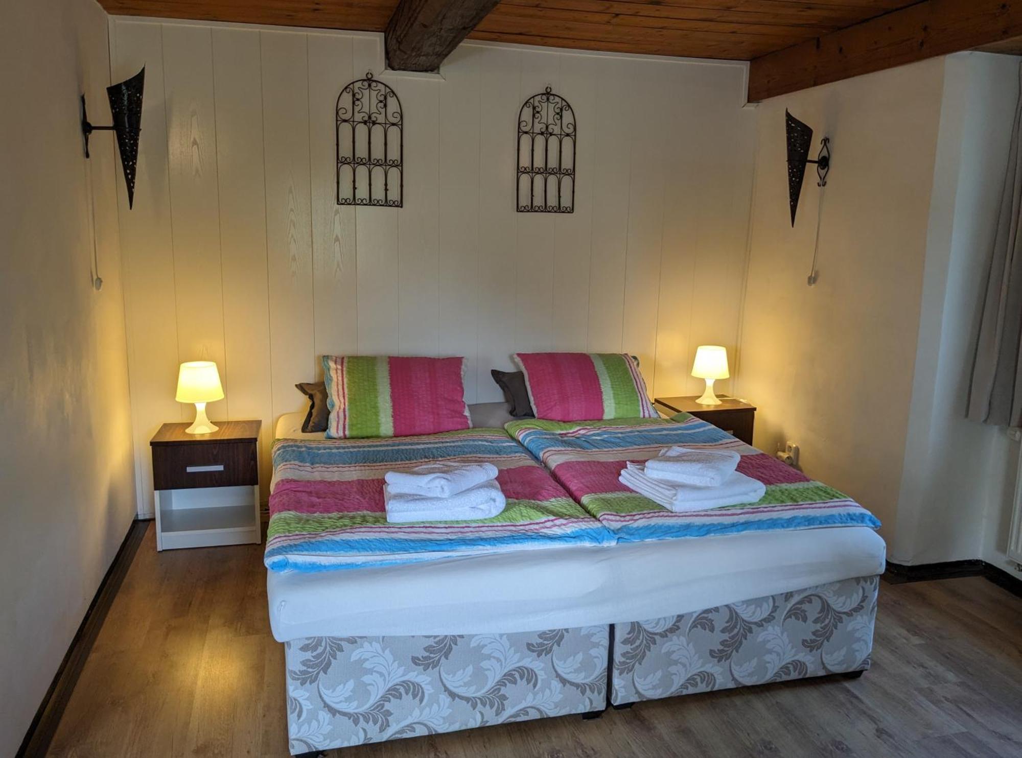 Bed And Breakfast Tvrz Velká Bukovina Eksteriør billede