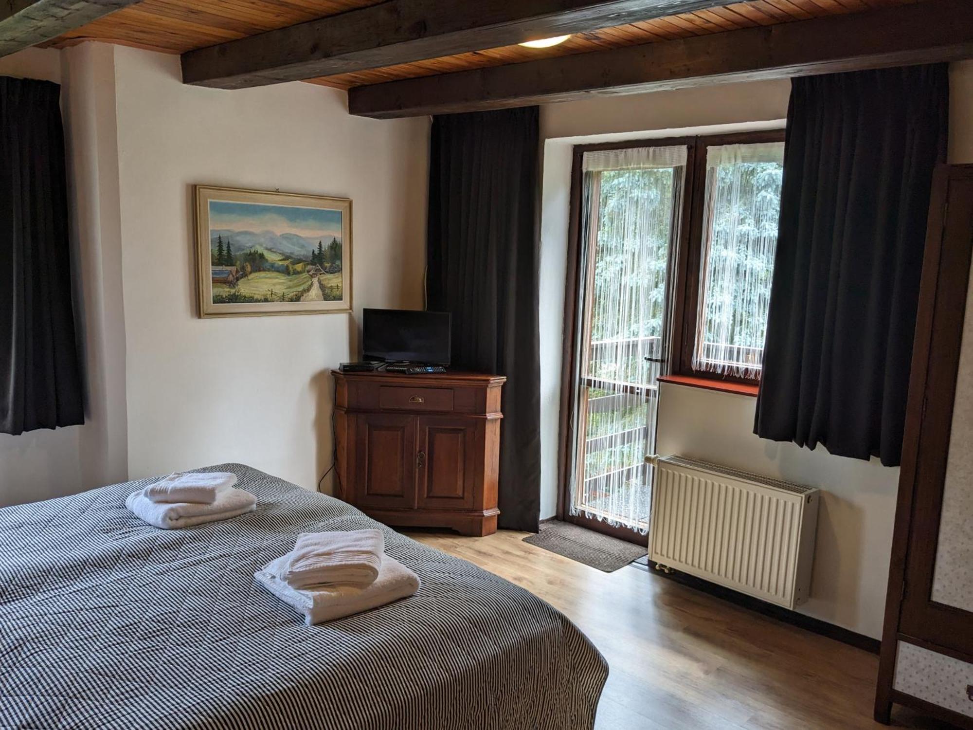 Bed And Breakfast Tvrz Velká Bukovina Eksteriør billede