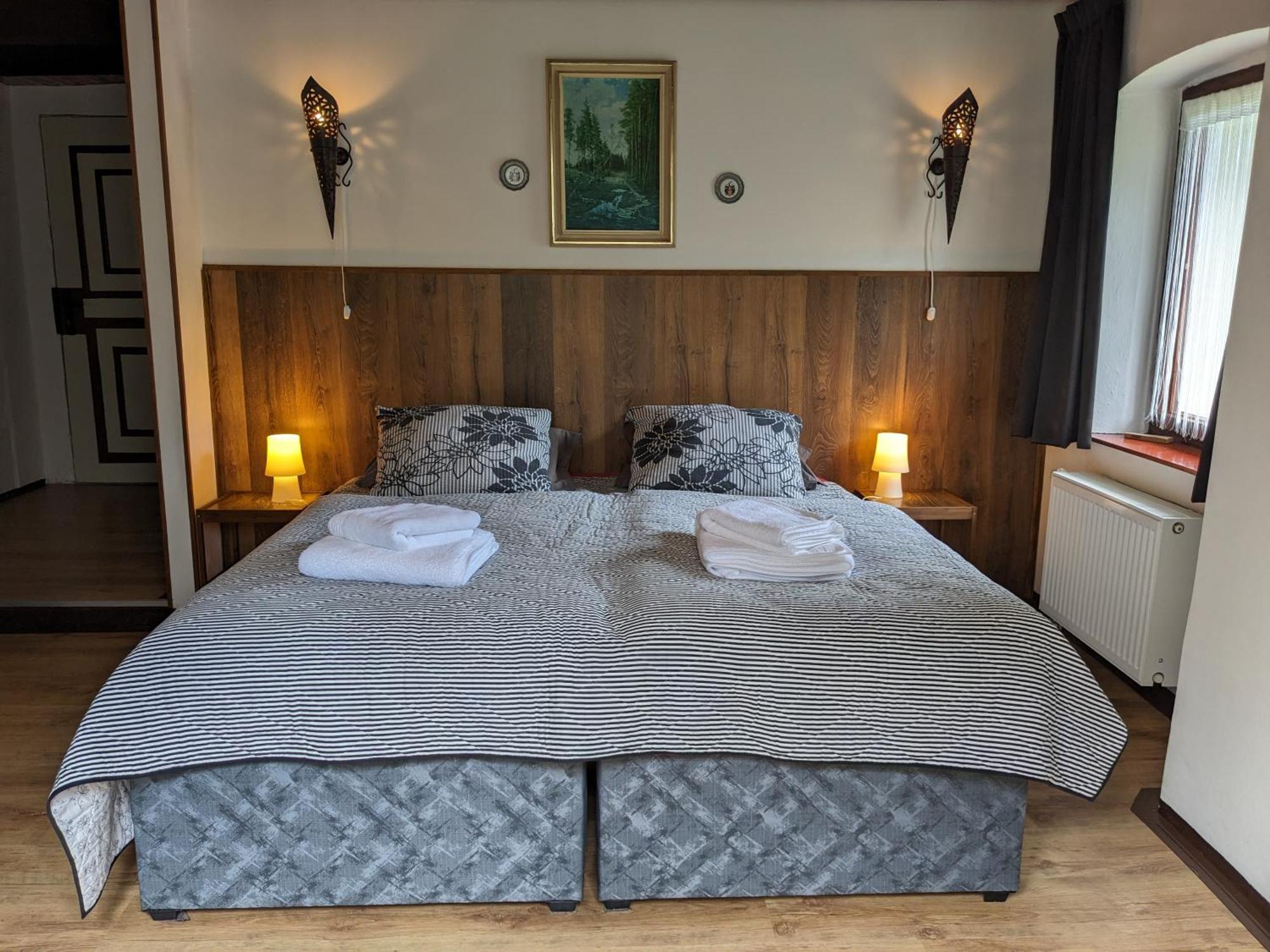 Bed And Breakfast Tvrz Velká Bukovina Eksteriør billede