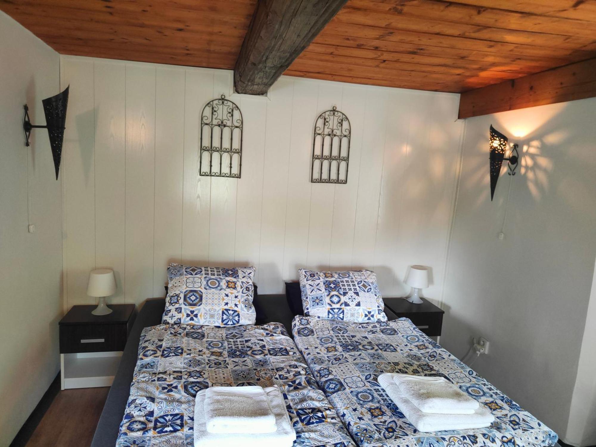 Bed And Breakfast Tvrz Velká Bukovina Eksteriør billede