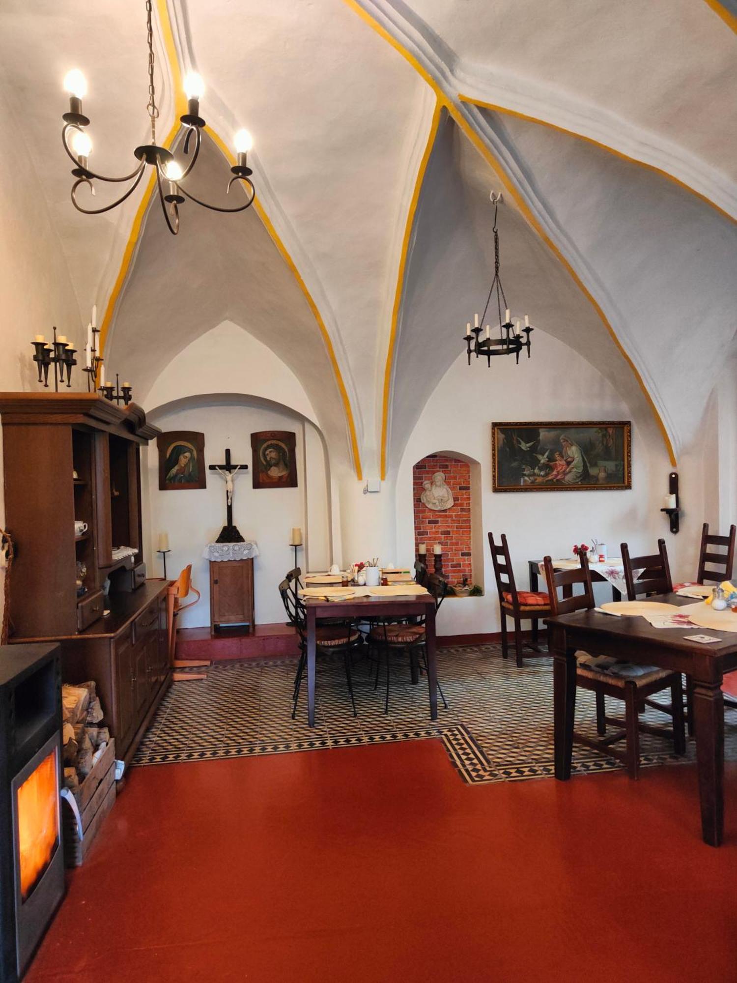Bed And Breakfast Tvrz Velká Bukovina Eksteriør billede