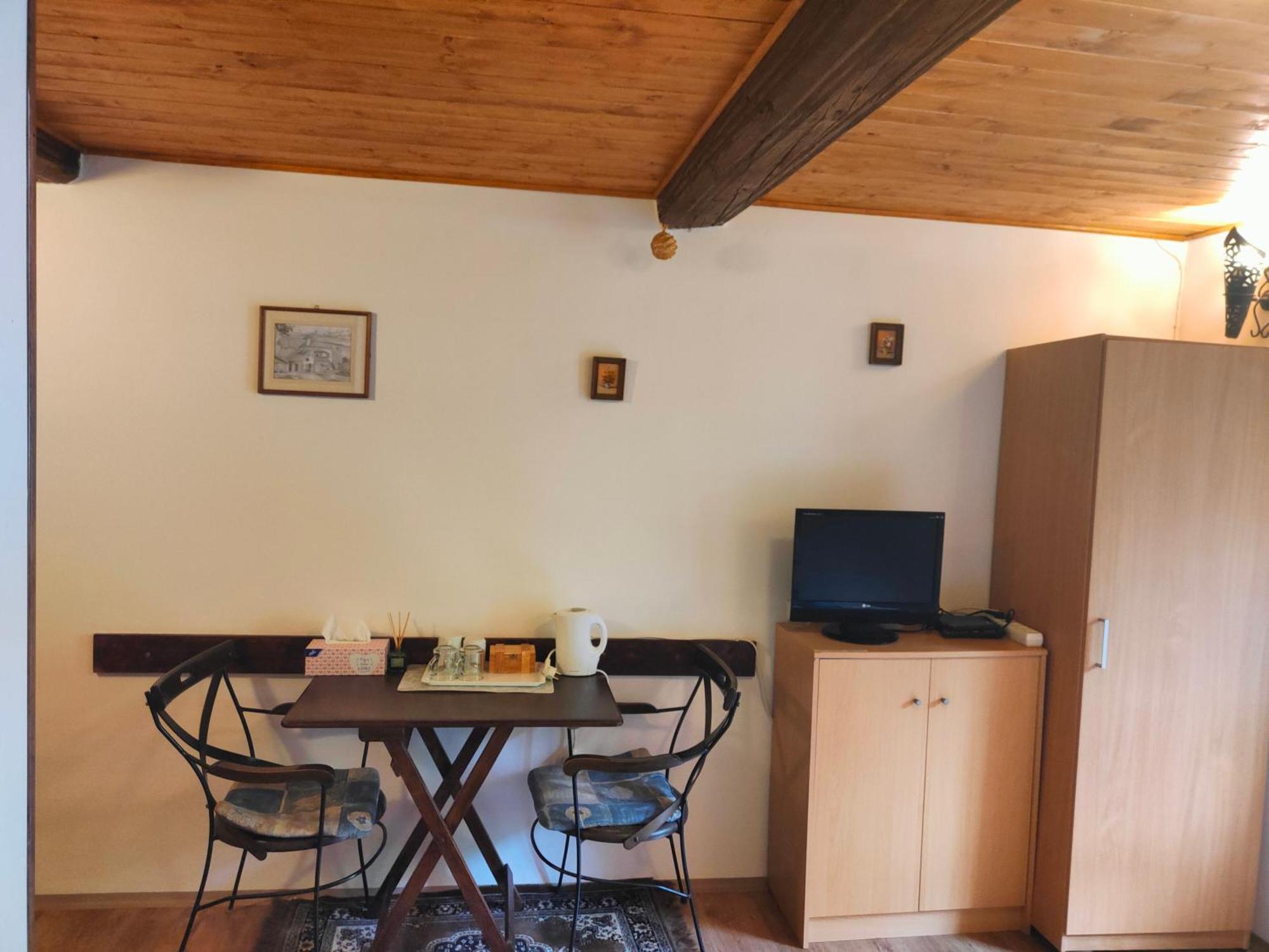 Bed And Breakfast Tvrz Velká Bukovina Eksteriør billede