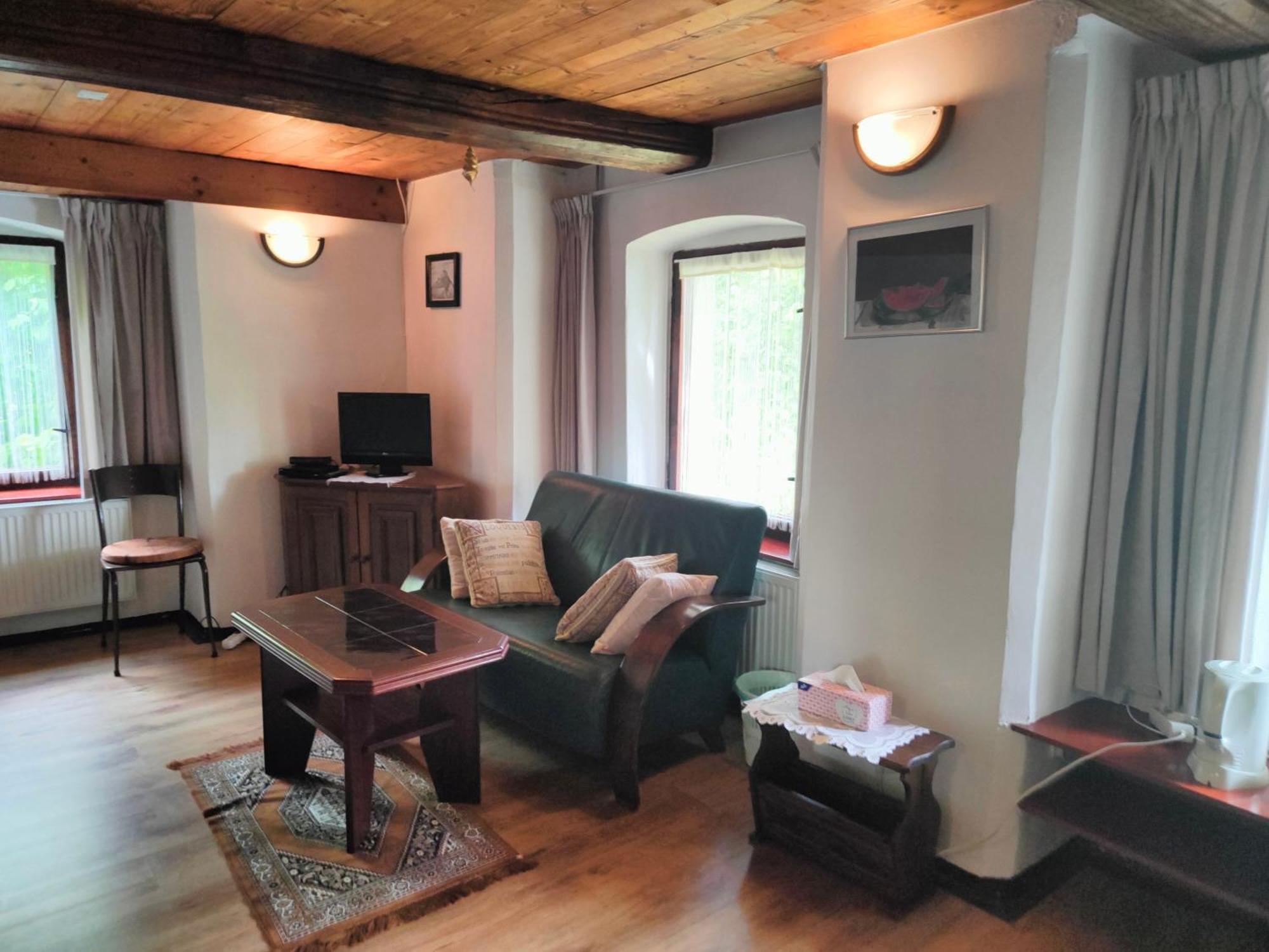 Bed And Breakfast Tvrz Velká Bukovina Eksteriør billede