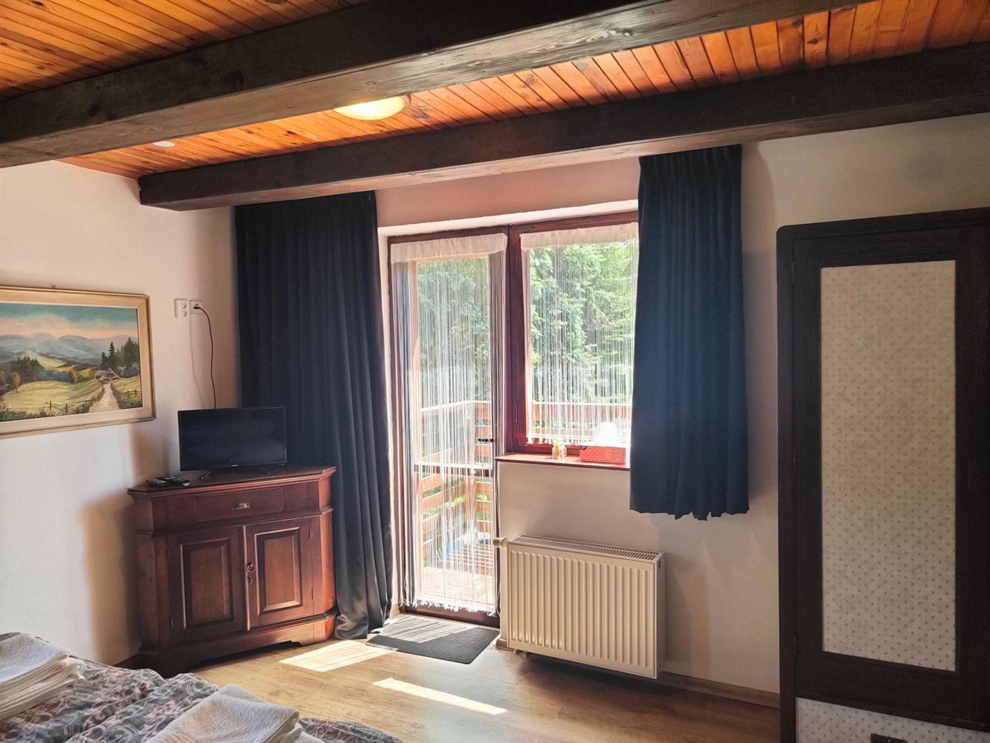 Bed And Breakfast Tvrz Velká Bukovina Eksteriør billede